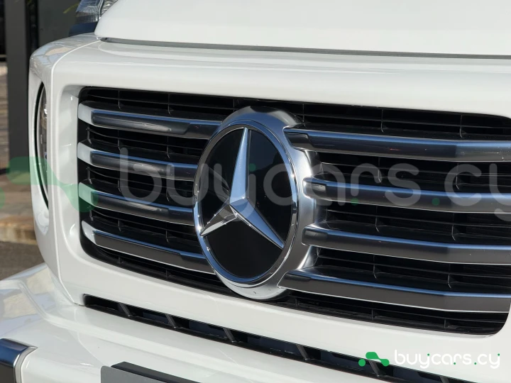 Mercedes G-class White