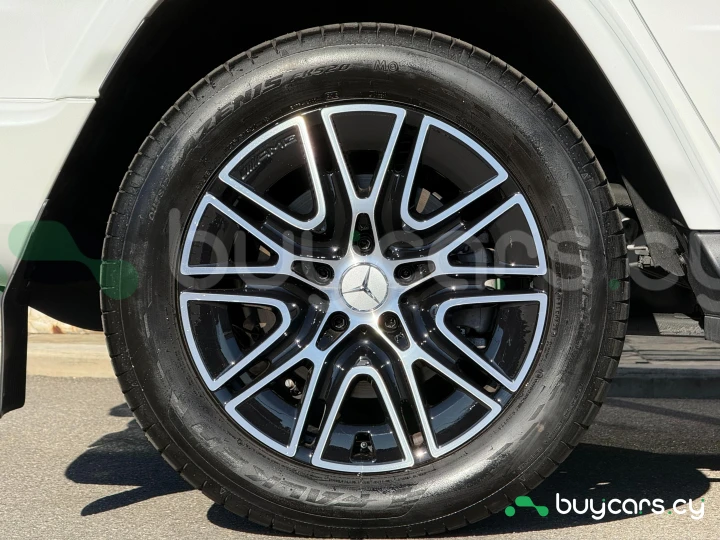 Mercedes G-class White