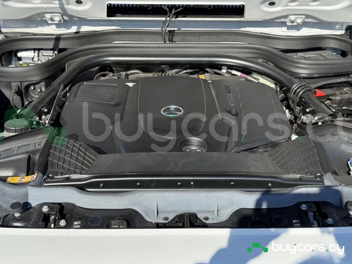 Mercedes G-class White