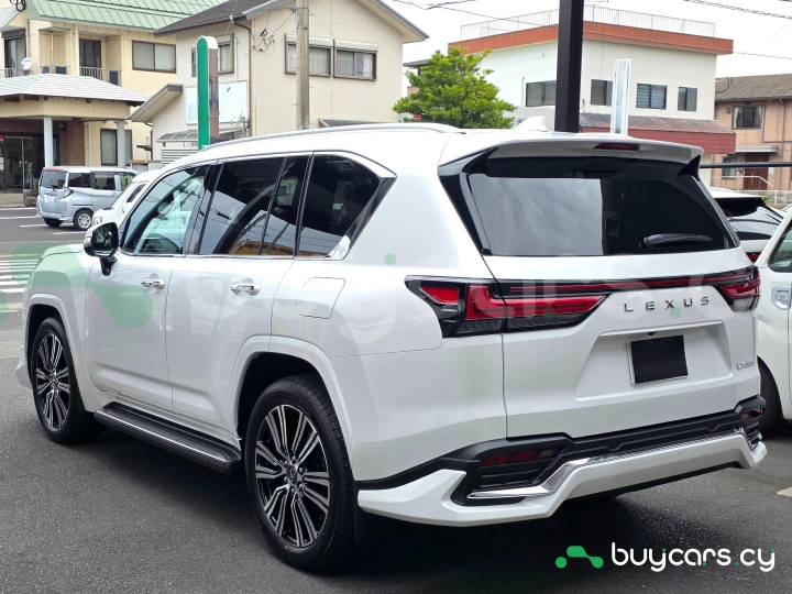 Lexus LX Белый