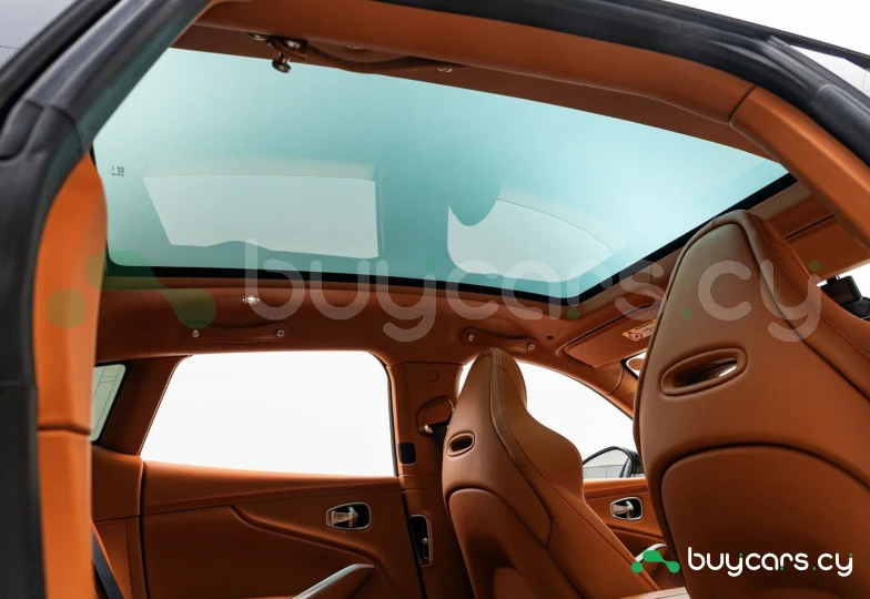 Aston Martin DBX Белый