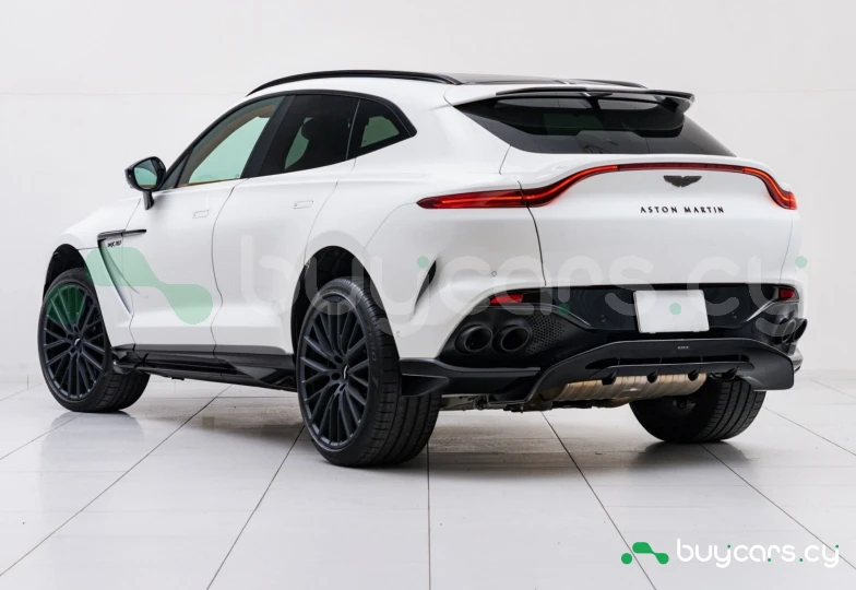 Aston Martin DBX Белый
