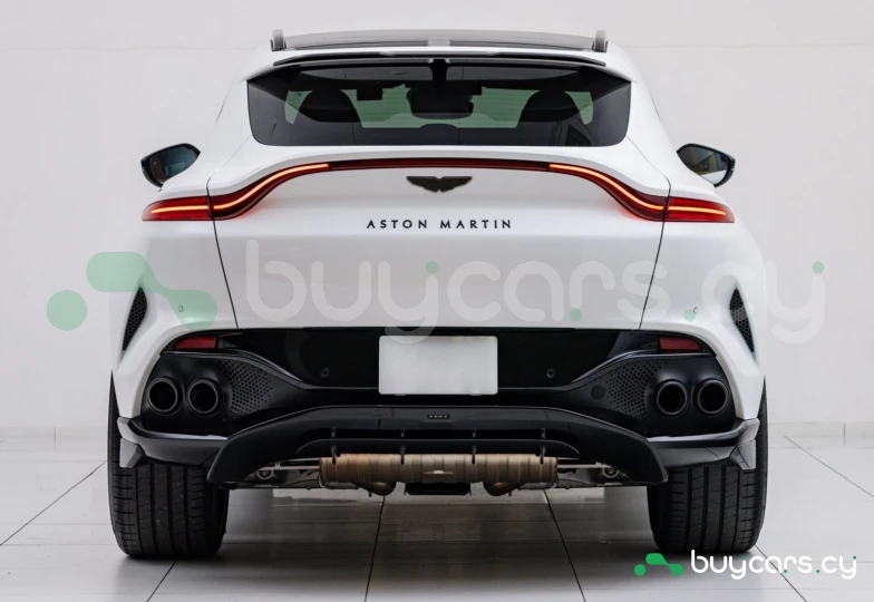 Aston Martin DBX Белый
