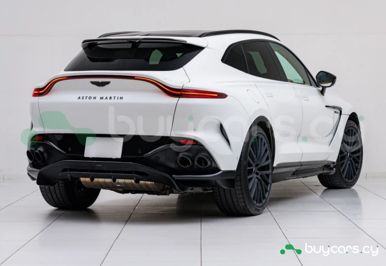 Aston Martin DBX Белый