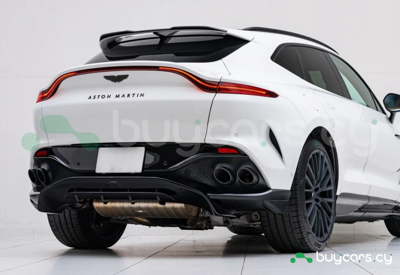 Aston Martin DBX Белый