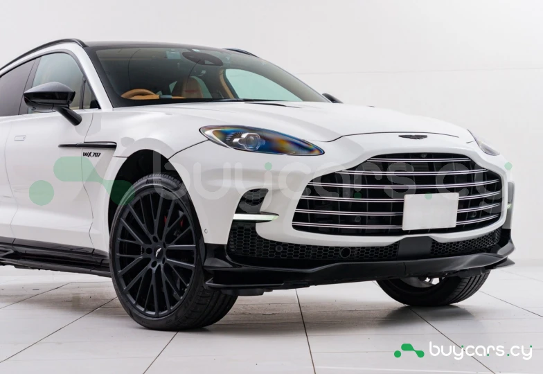 Aston Martin DBX Белый