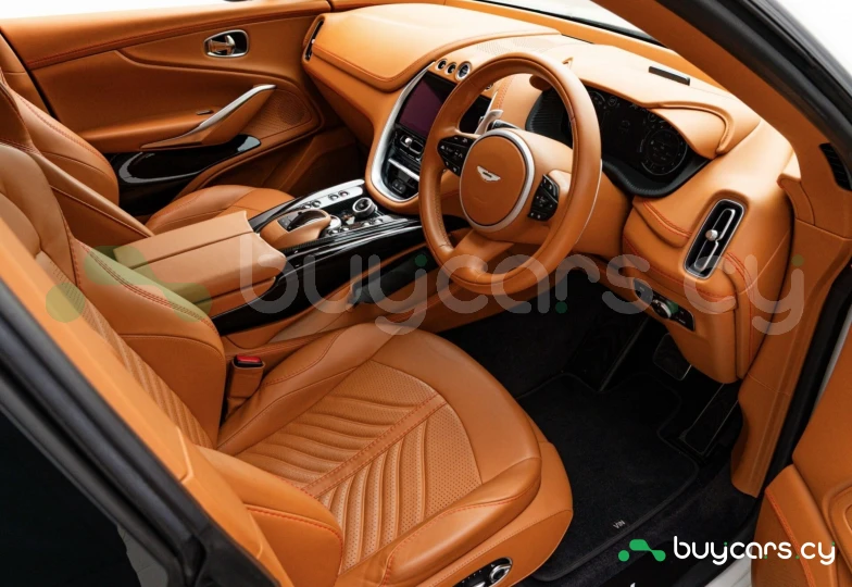 Aston Martin DBX Белый