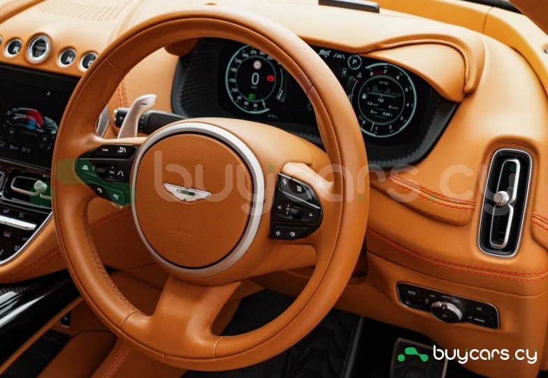 Aston Martin DBX Белый