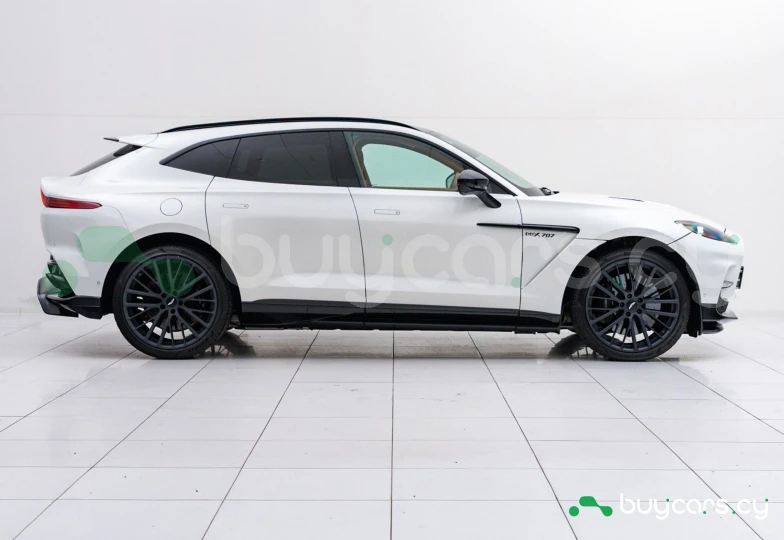 Aston Martin DBX Белый