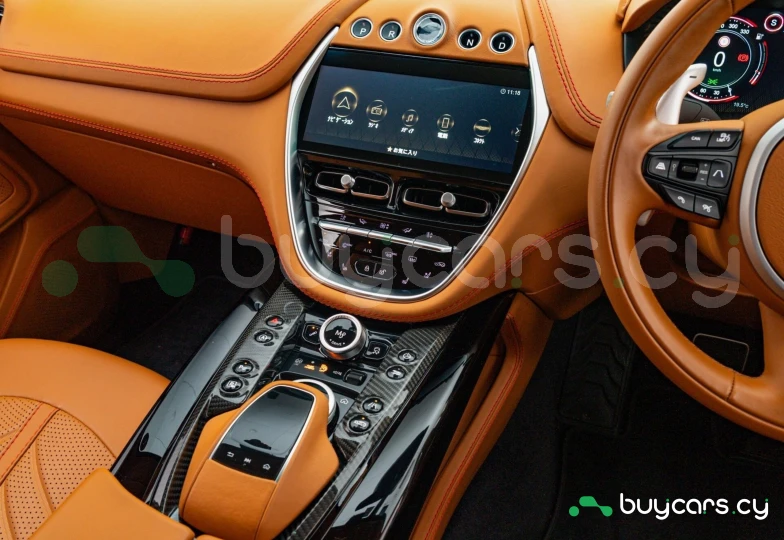 Aston Martin DBX Белый