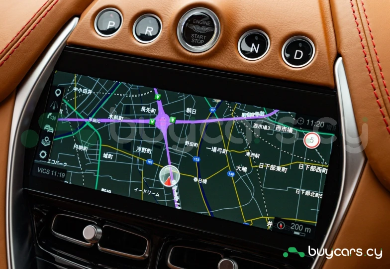 Aston Martin DBX Белый