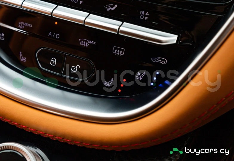 Aston Martin DBX Белый