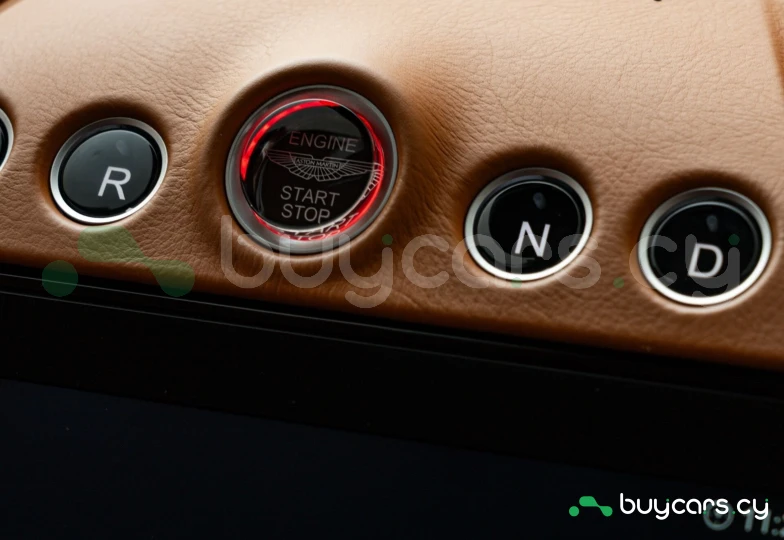 Aston Martin DBX Белый