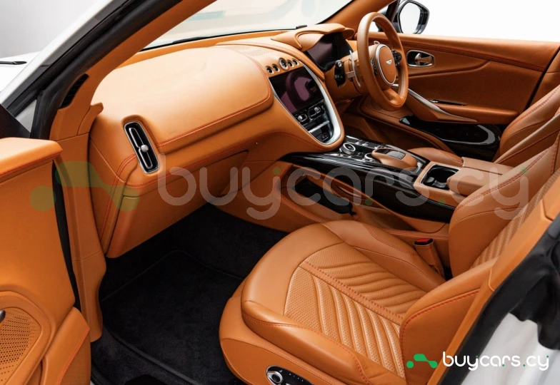 Aston Martin DBX Белый