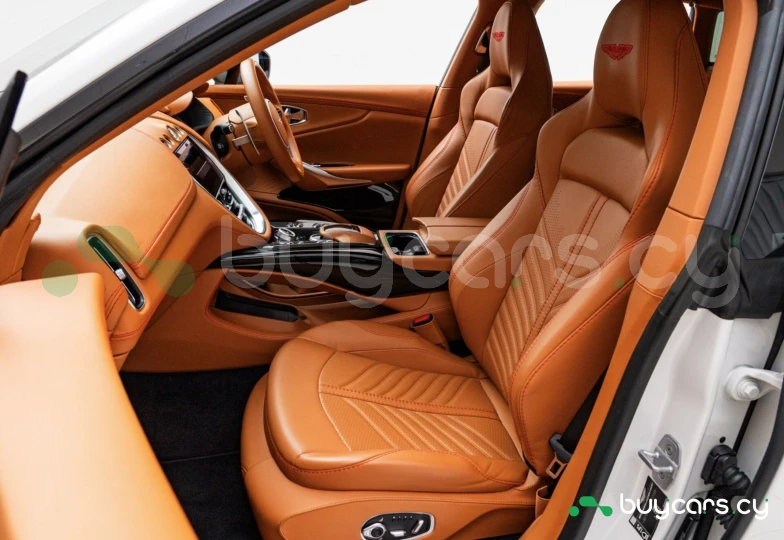 Aston Martin DBX Белый