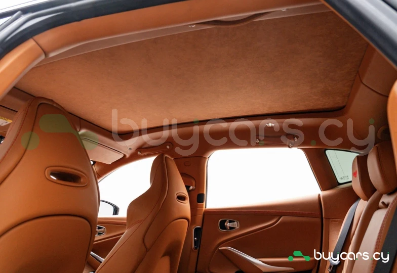 Aston Martin DBX Белый