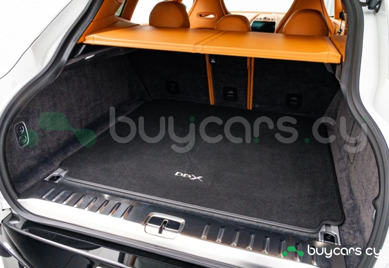 Aston Martin DBX Белый