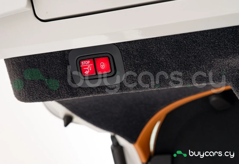 Aston Martin DBX Белый