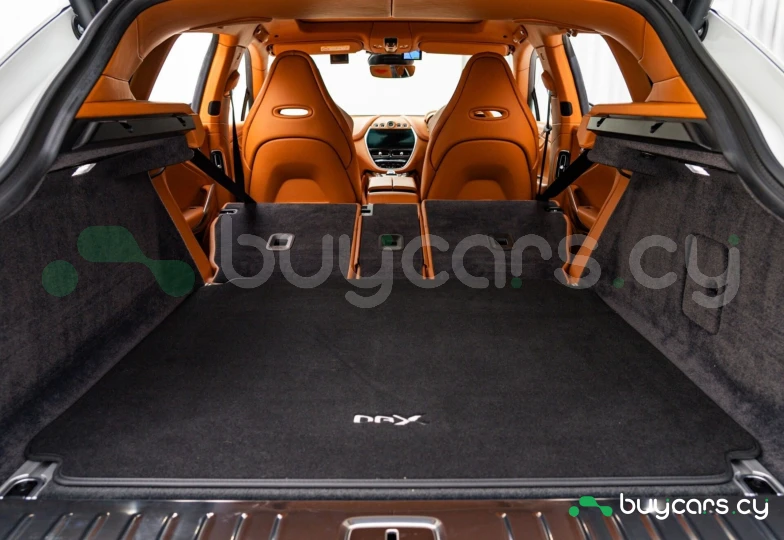 Aston Martin DBX Белый