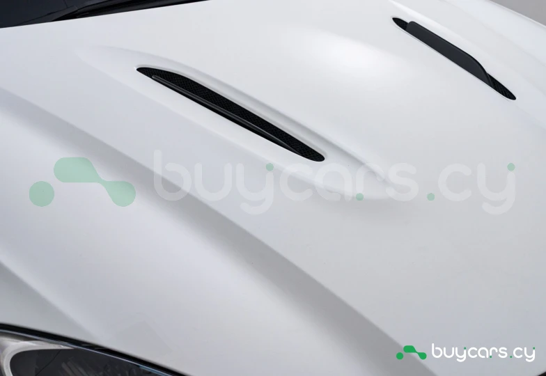 Aston Martin DBX Белый