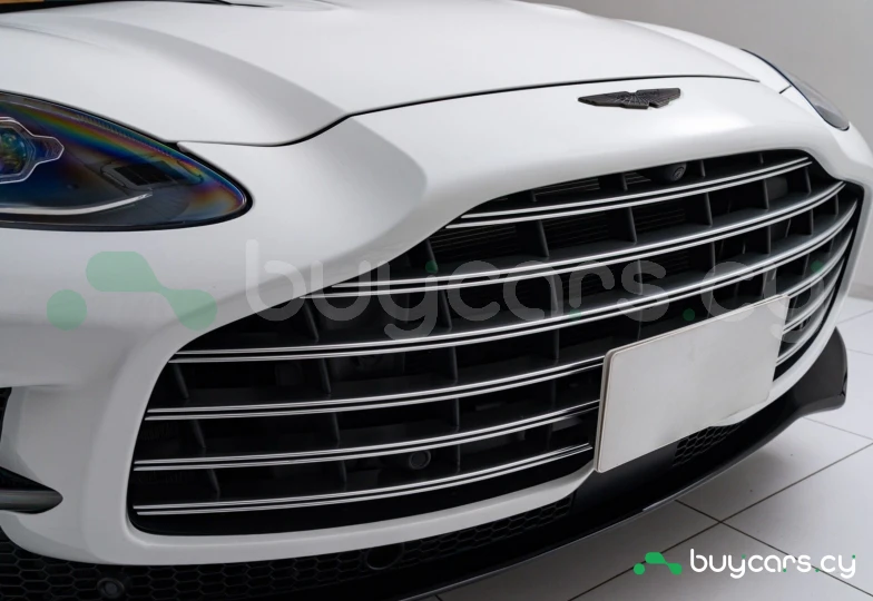 Aston Martin DBX Белый
