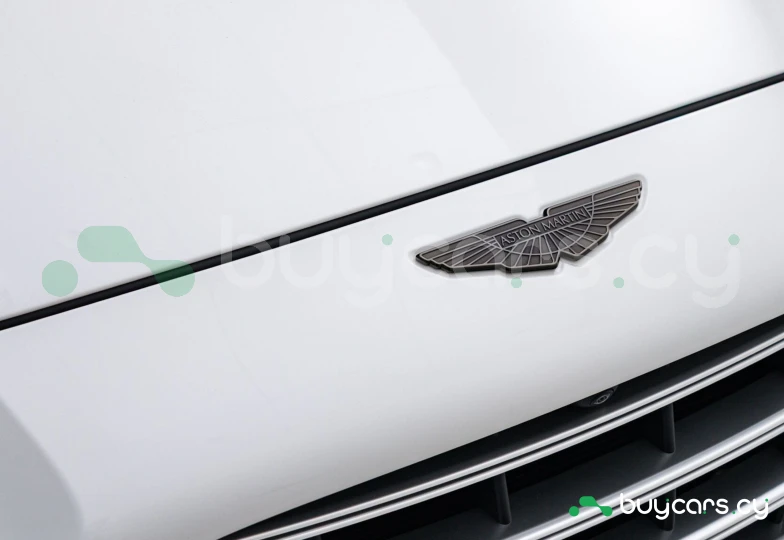 Aston Martin DBX Белый