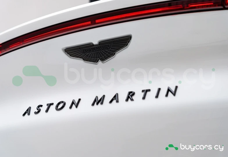 Aston Martin DBX Белый