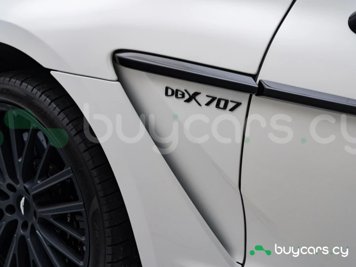 Aston Martin DBX Белый