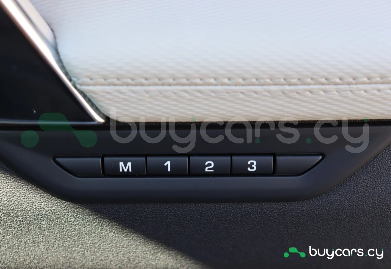 Land Rover Discovery Sport Серый