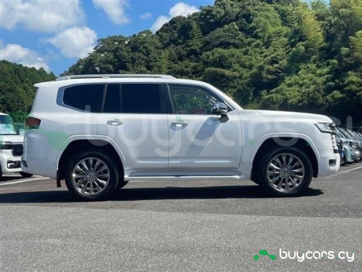 Toyota Land Cruiser Белый