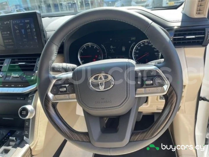 Toyota Land Cruiser Белый