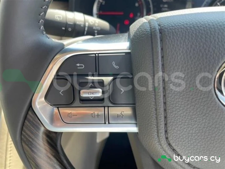 Toyota Land Cruiser Белый