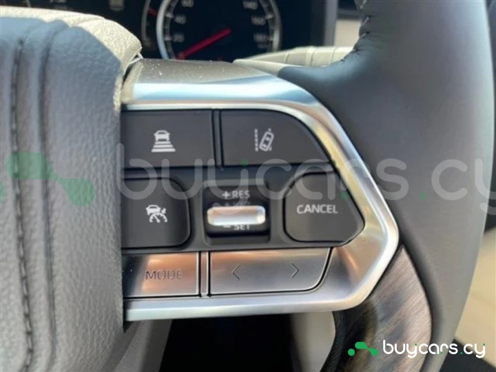 Toyota Land Cruiser Белый