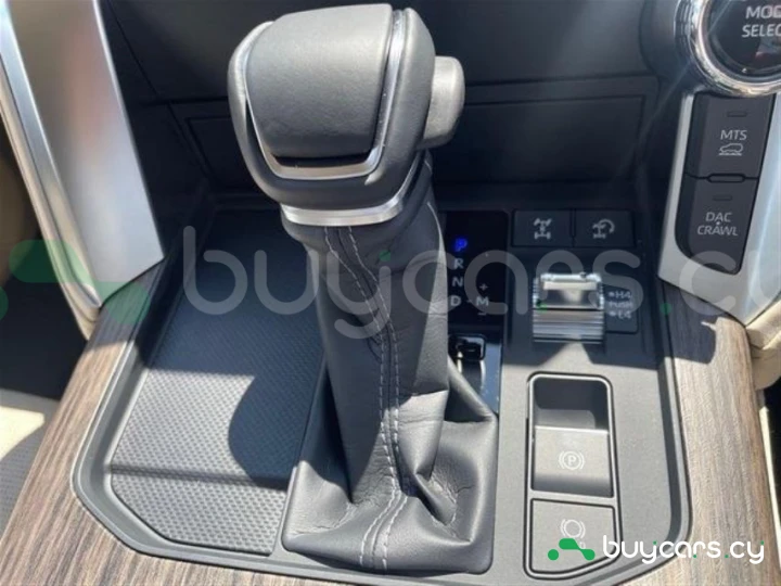 Toyota Land Cruiser Белый