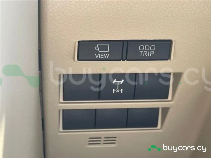 Toyota Land Cruiser Белый