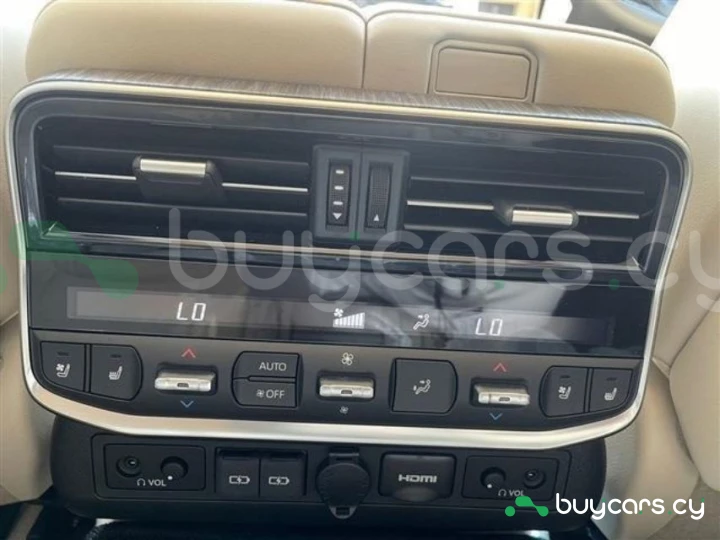 Toyota Land Cruiser Белый