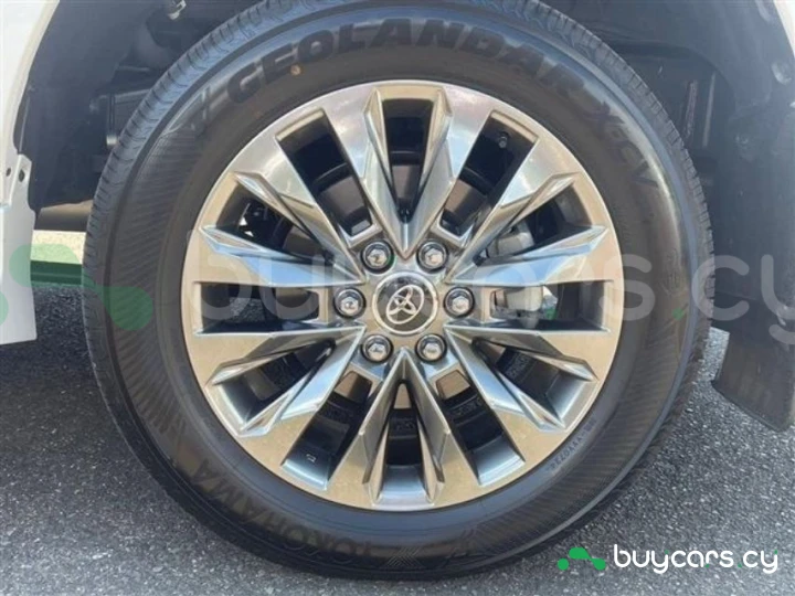 Toyota Land Cruiser Белый