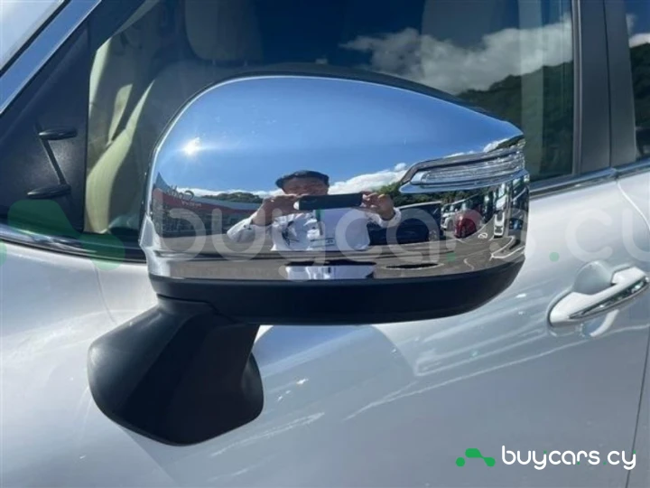 Toyota Land Cruiser Белый