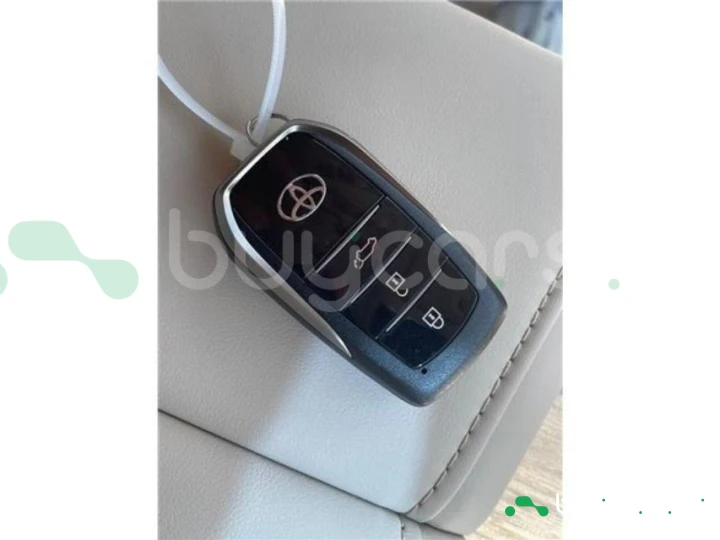 Toyota Land Cruiser Белый