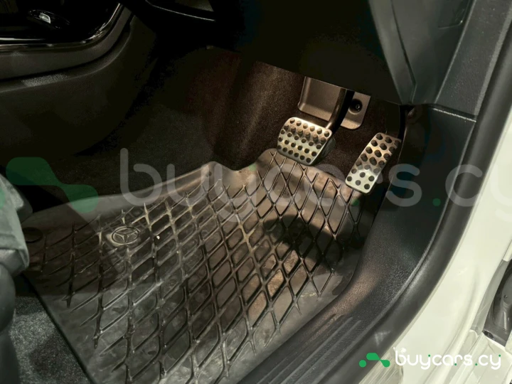 Mercedes CLA-class Белый