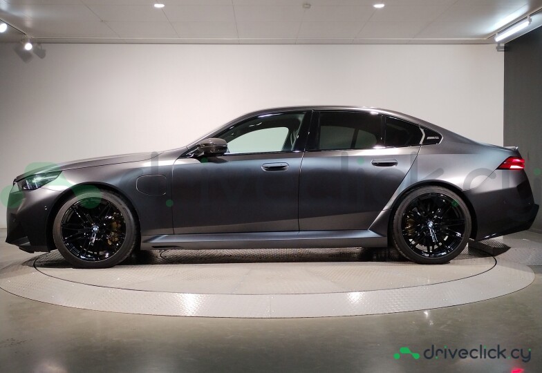 BMW M5 Black