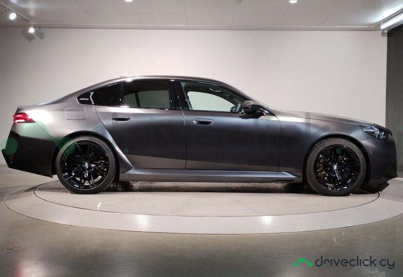 BMW M5 Black