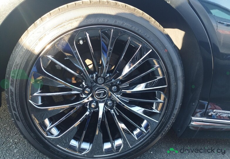 Lexus LS Black