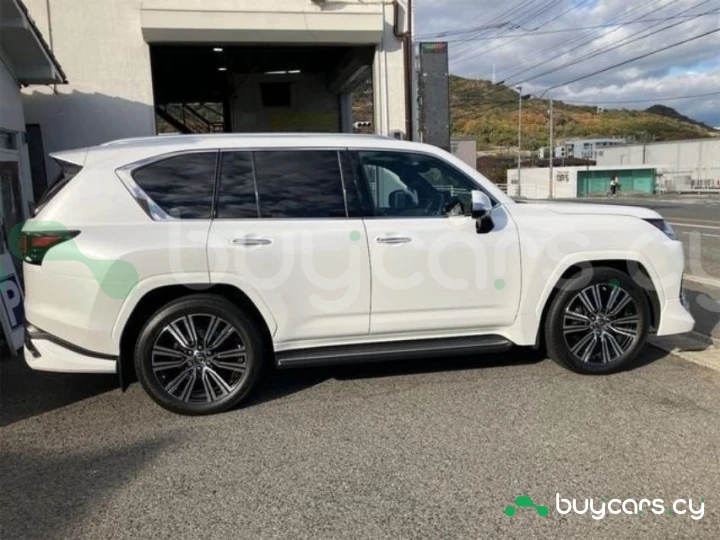 Lexus LX Белый
