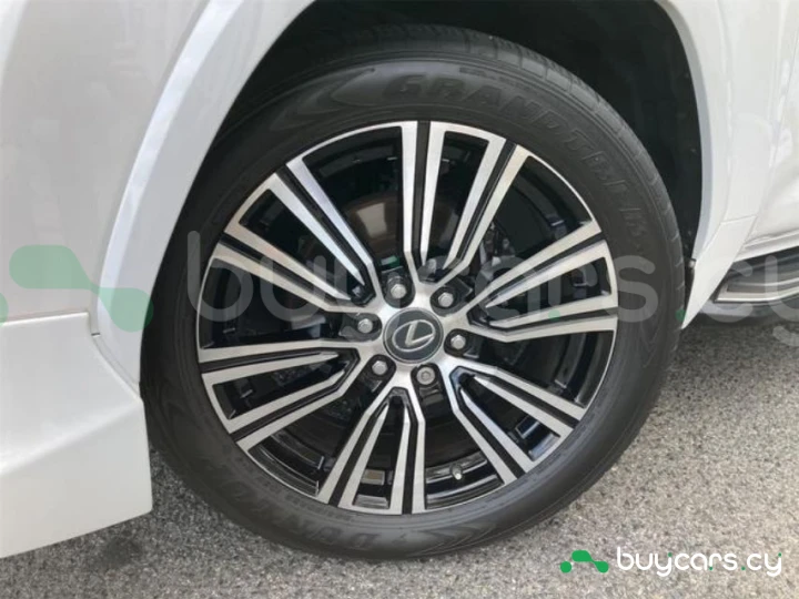 Lexus LX Белый