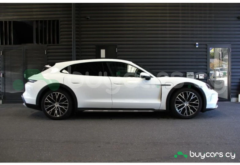 Porsche Taycan White