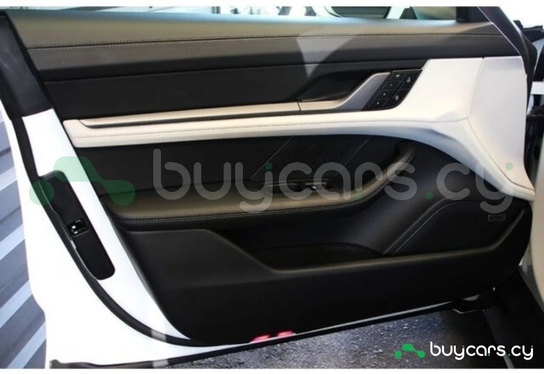 Porsche Taycan White