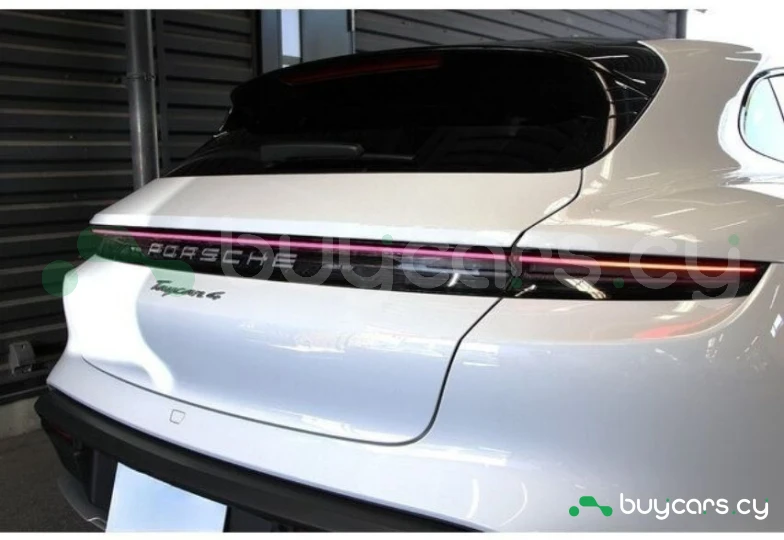 Porsche Taycan White