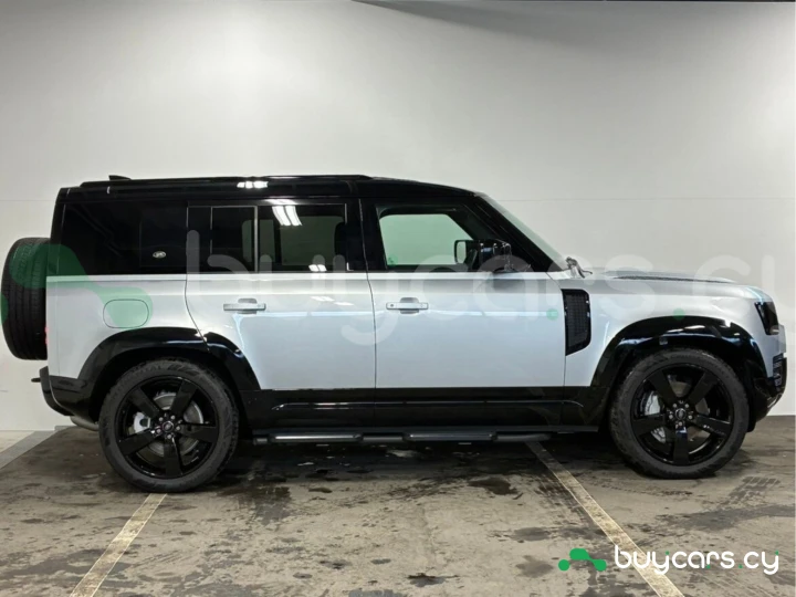 Land Rover Defender Серый