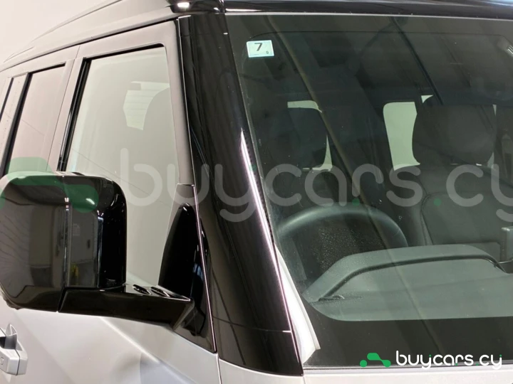 Land Rover Defender Серый